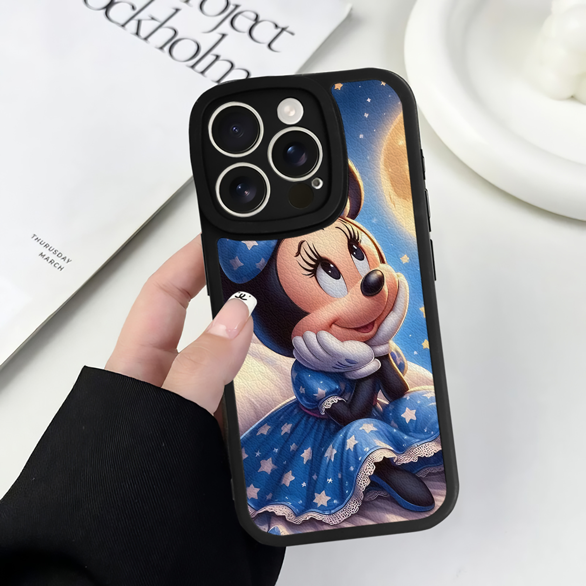 （画像用） ミッキーマウス Mickey Mouse 【iPhone 16シリーズ対応】シリコンスマホケース（レザー調） 材質：シリコン